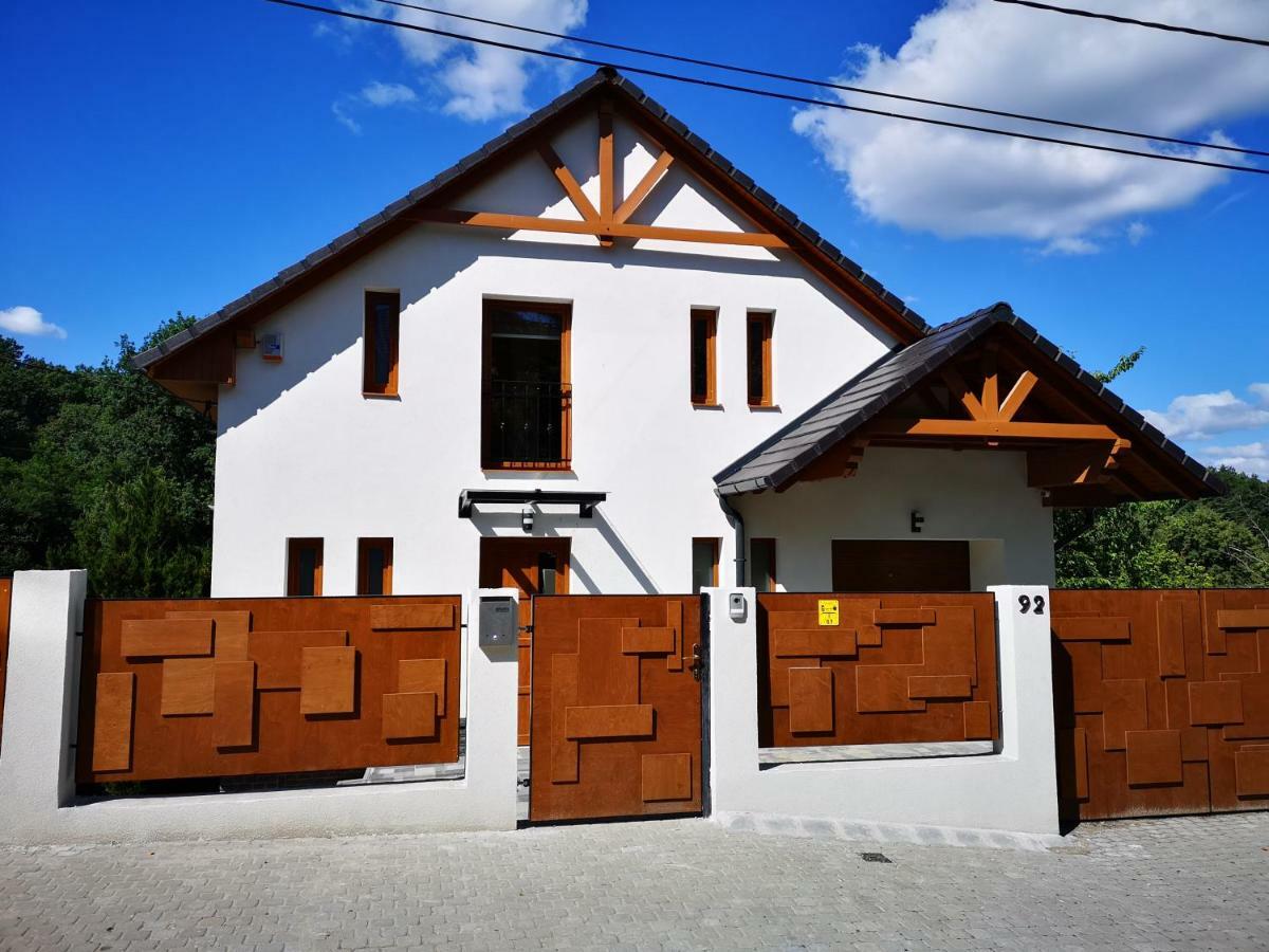 Fenyo Apartman Miskolctapolca Buitenkant foto